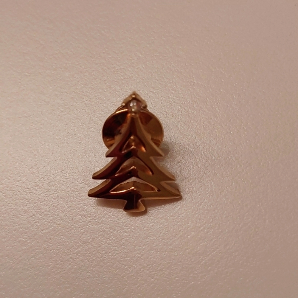 Avon Vintage Christmas Tree Pin